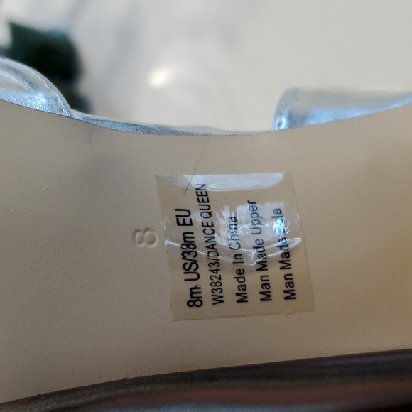 Gorgeous Silver pump! - Picture 13 of 17